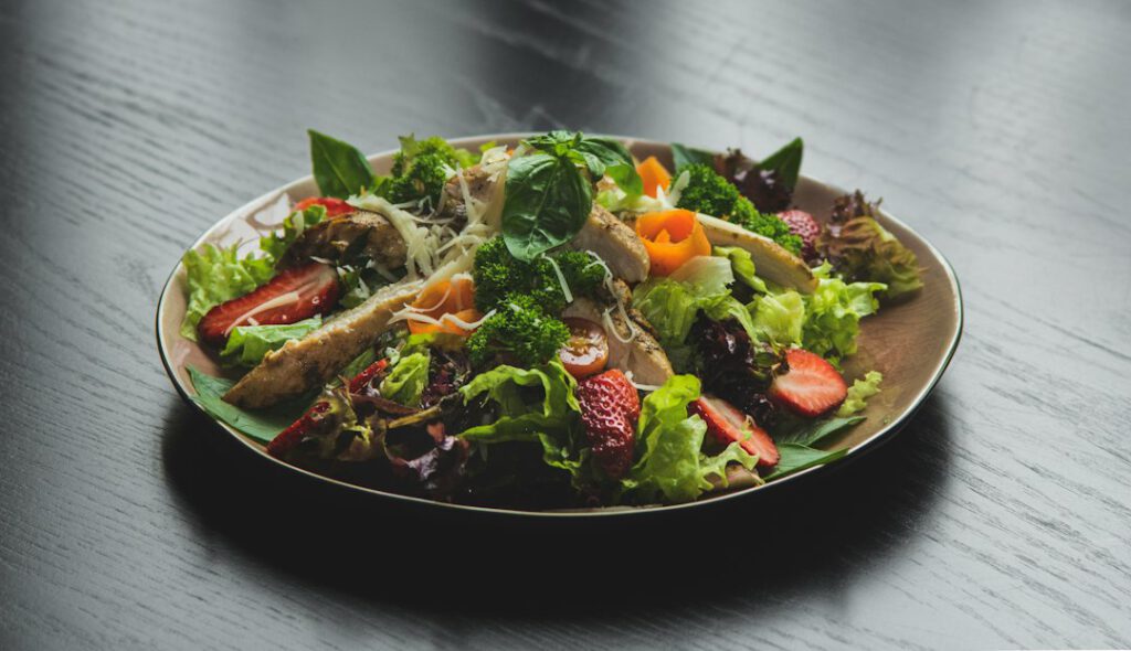 Salade met gerookte eendenborst