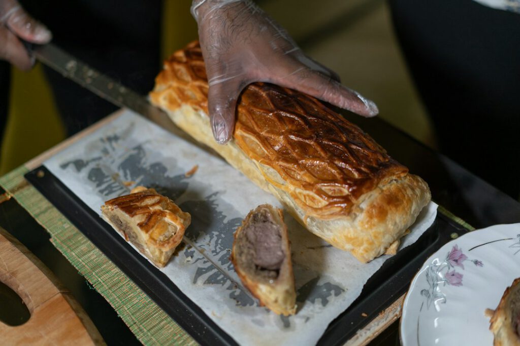 Wellington in bladerdeeg op bord