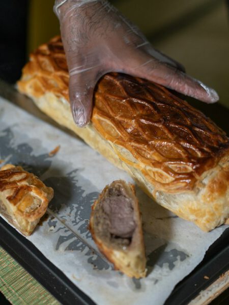 Wellington in bladerdeeg op bord