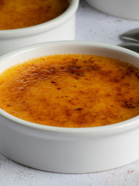 Crème brûlée met gekaramelliseerde bovenkant