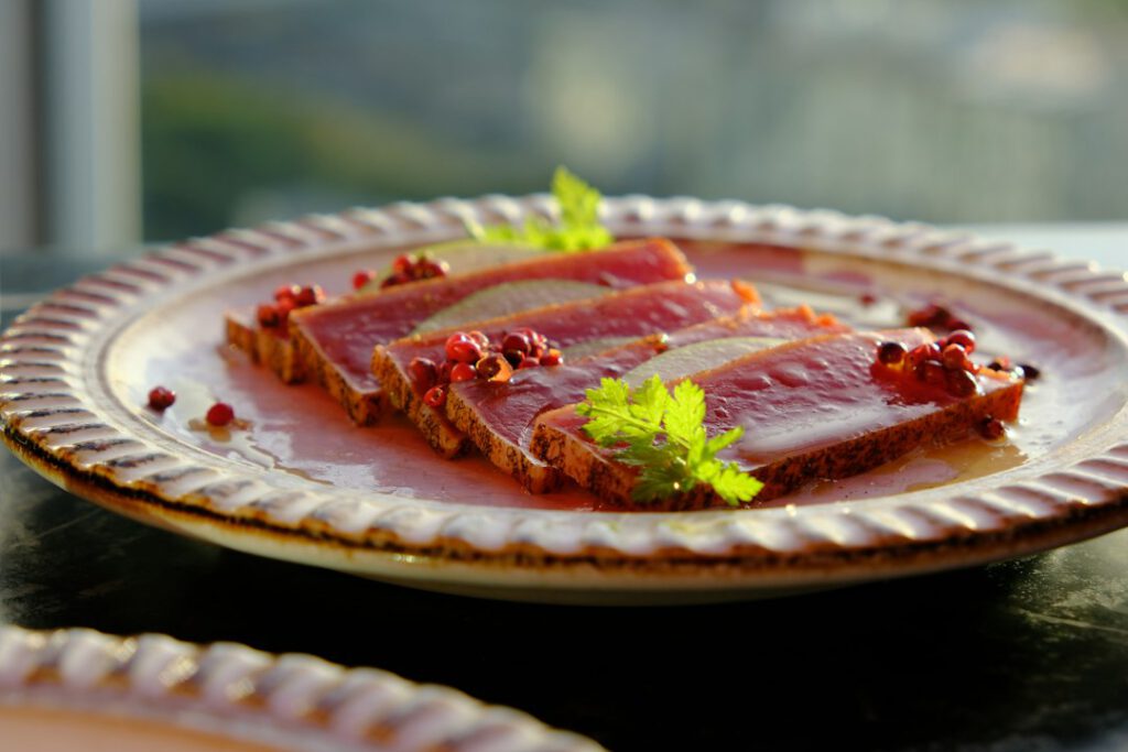 Tonijn tataki met sesam en kruiden