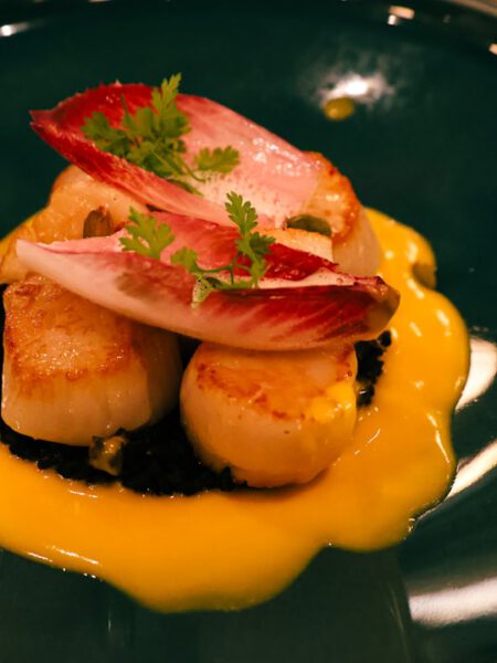 Gebakken coquilles met beurre blanc